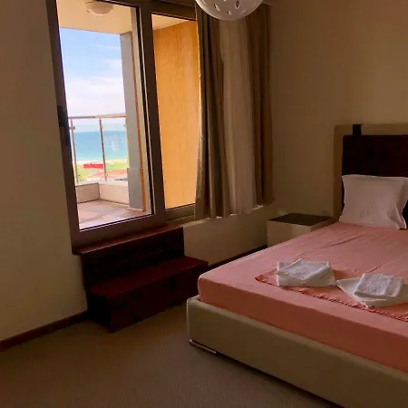 Apartment In Peter House *