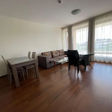 Lägenhet In Peter House